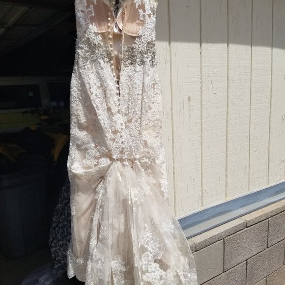 Wedding dress by Allure Bridals - Picture 5 of 6